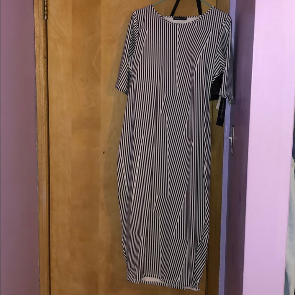 Black and white stripped bodycon dress
